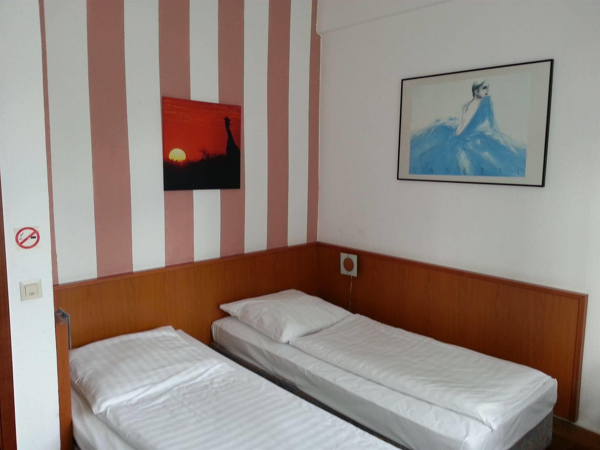 Itm Hotel Oase Hamburg-Harburg Exteriör bild